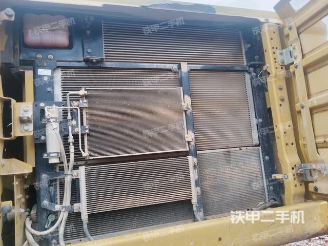 散熱器正面(大件艙室) 散熱器正面(大件艙室)