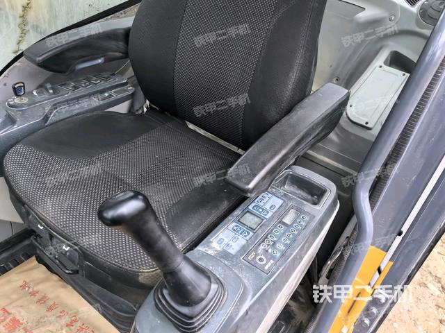 座椅右側(cè)控制臺/鑰匙門/油門/含右手柄（駕駛室部分）