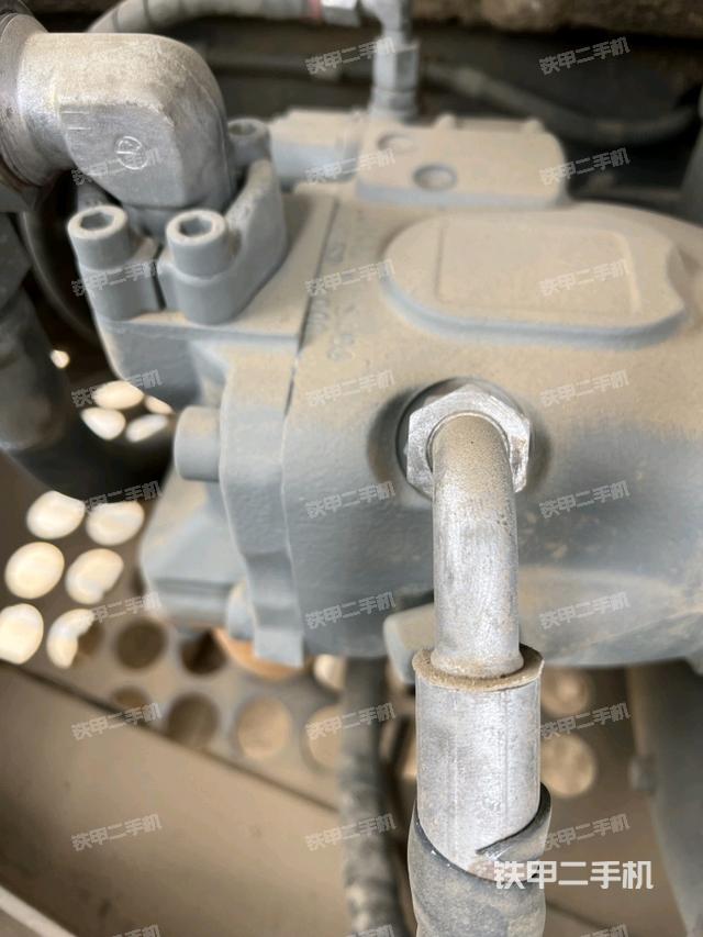 液壓泵艙室正面整體（整機(jī)外觀(guān)）