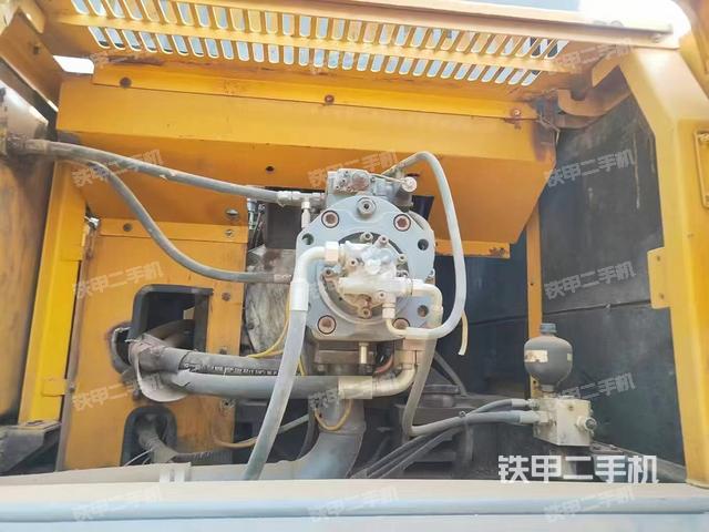 液壓泵艙室正面整體(整機(jī)外觀) 液壓泵艙室正面整體(整機(jī)外觀)