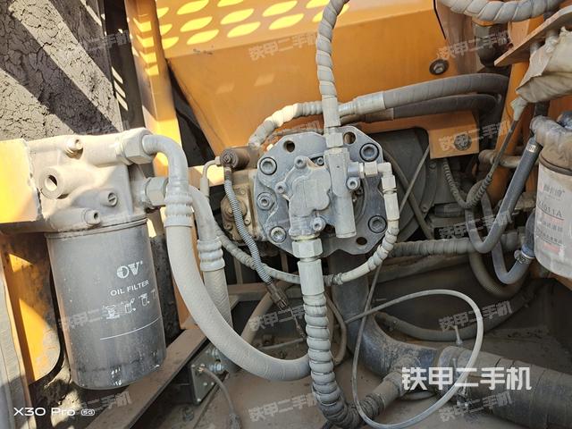 液壓泵艙室正面整體（整機(jī)外觀）