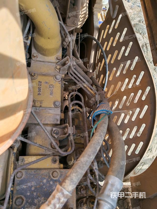 發(fā)動(dòng)機(jī)艙液壓泵全景（壓路機(jī)發(fā)動(dòng)機(jī)艙）