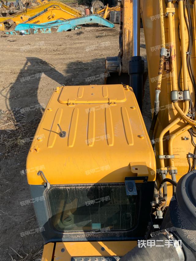 驾驶室顶部（整机外观）