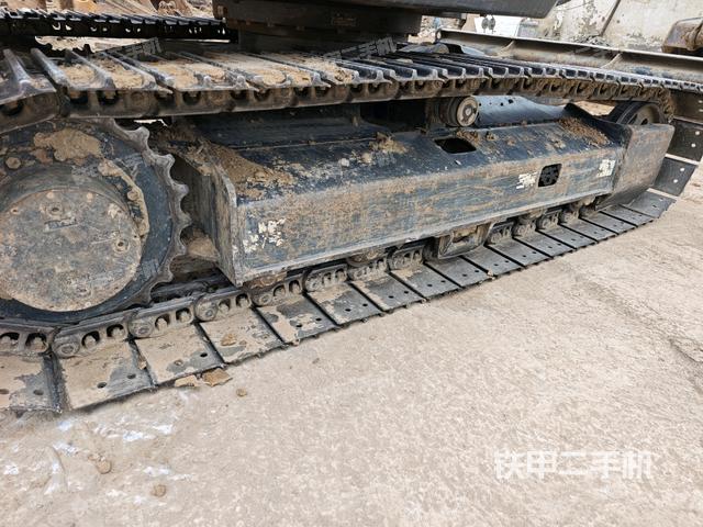 單側(cè)履帶整體(整機外觀) 單側(cè)履帶整體(整機外觀)