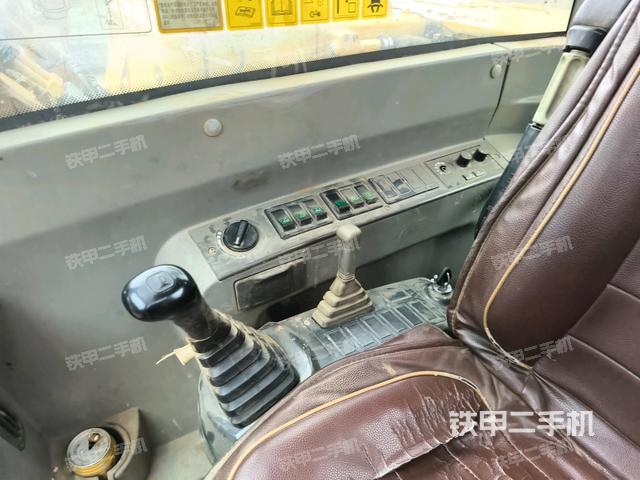 座椅左側(cè)控制臺(tái)/音響/含左手柄（駕駛室部分）