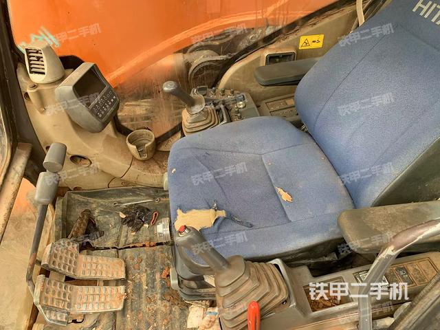 駕駛室整體(整機(jī)外觀) 駕駛室整體(整機(jī)外觀)