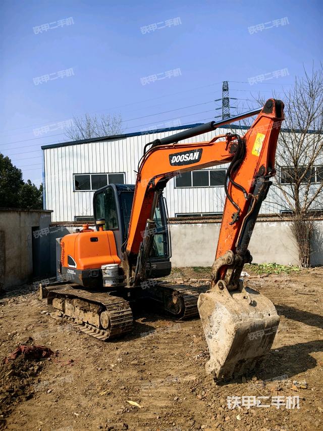 右前45(整機(jī)外觀) 右前45(整機(jī)外觀)