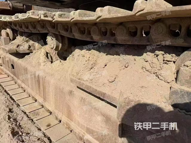 單側(cè)履帶整體(整機外觀) 單側(cè)履帶整體(整機外觀)