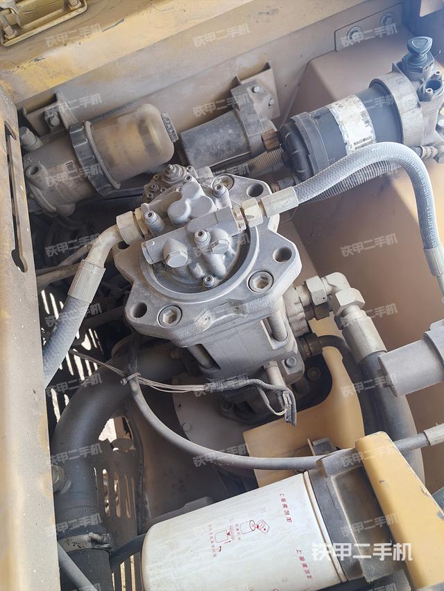 液壓泵艙室正面整體(整機(jī)外觀) 液壓泵艙室正面整體(整機(jī)外觀)