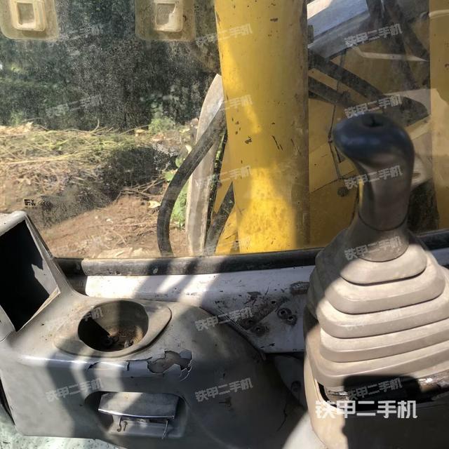 回轉(zhuǎn)馬達(dá)和主控閥（整機(jī)外觀）