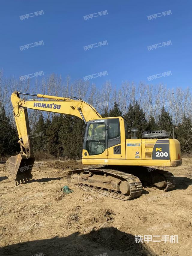 駕駛室頂部(整機(jī)外觀) 駕駛室頂部(整機(jī)外觀)