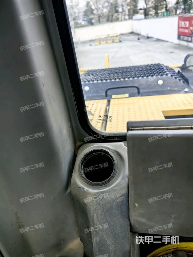 后窗玻璃角標（駕駛室部分）