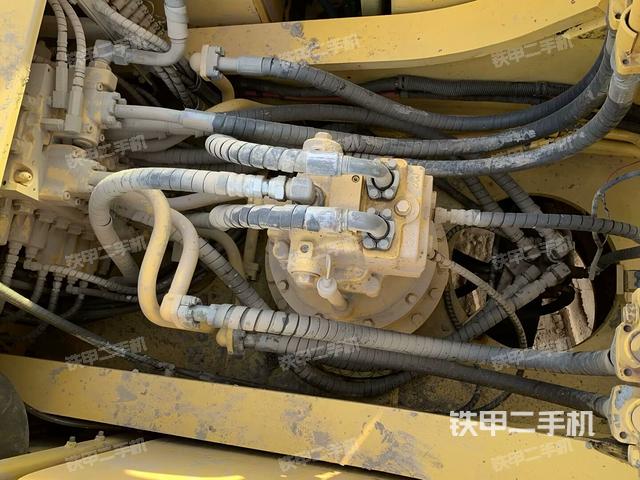 回转马达和主控阀（整机外观）