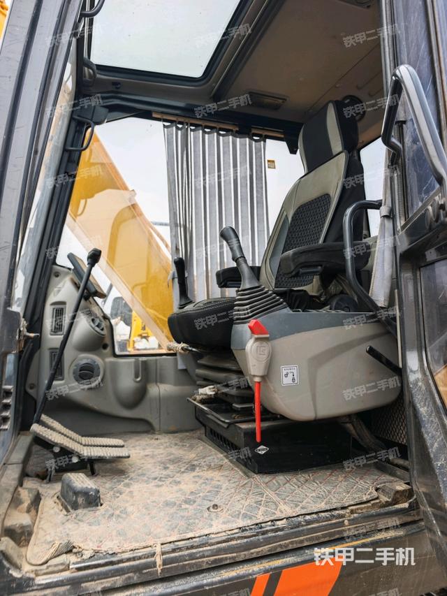 駕駛室整體(整機外觀) 駕駛室整體(整機外觀)