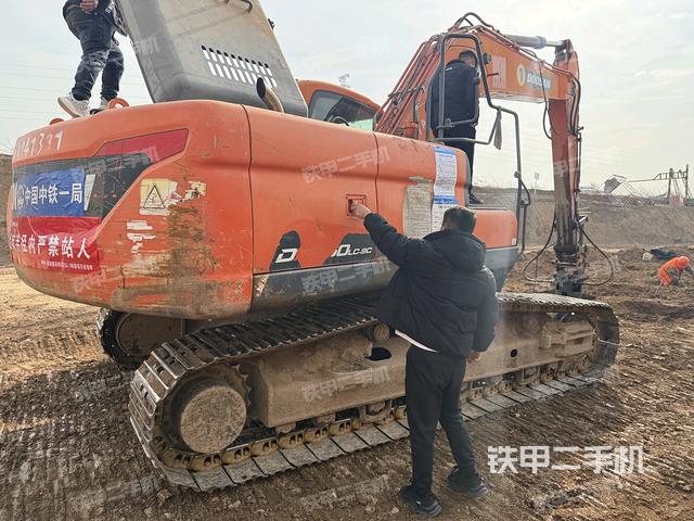 整機右后45°(整機外觀) 整機右后45°(整機外觀)