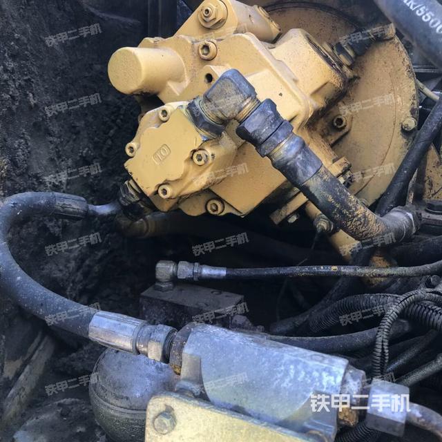 液壓泵艙室正面整體（整機(jī)外觀）