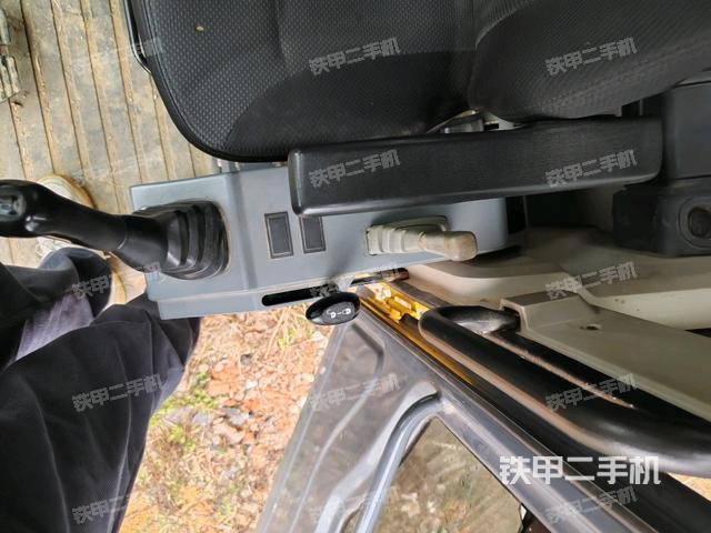 座椅左側(cè)控制臺/音響/含左手柄（駕駛室部分）