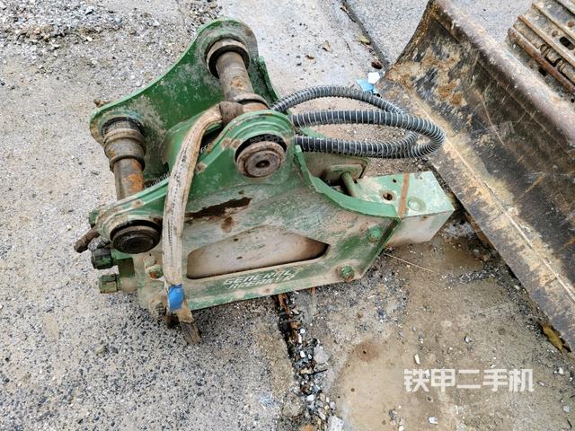 鏟斗右后整體（工作和回轉(zhuǎn)裝置）