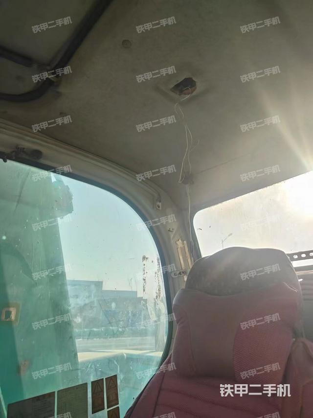 驾驶室顶部（整机外观）