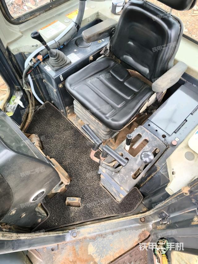 儀表盤全景（推土機駕駛室）