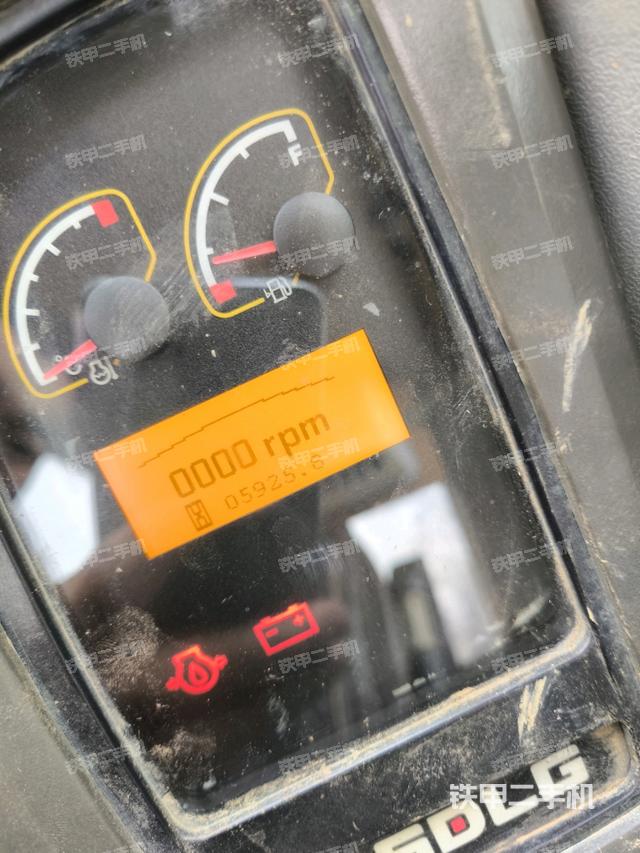 ?駕駛室正側(cè)（駕駛室部分）