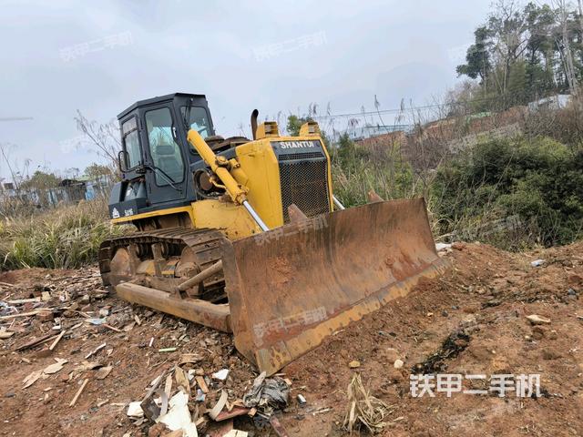 右前45°（推土機整車外觀）