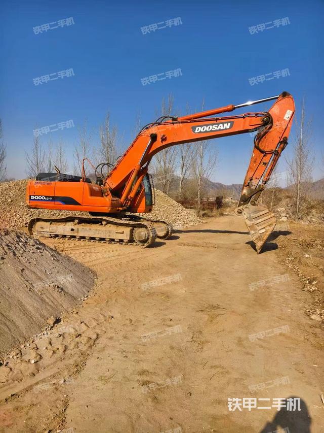 整機(jī)右后45°(整機(jī)外觀) 整機(jī)右后45°(整機(jī)外觀)