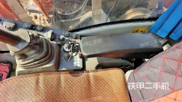 座椅右侧控制台/钥匙门/油门/含右手柄（驾驶室部分）