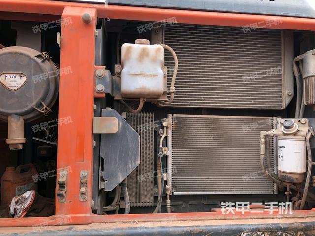 散熱器正面(大件艙室) 散熱器正面(大件艙室)