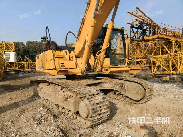 大臂油缸整體?豎拍(工作和回轉(zhuǎn)裝置) 大臂油缸整體?豎拍(工作和回轉(zhuǎn)裝置)