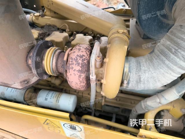 發(fā)動機右側全景（推土機發(fā)動機艙）