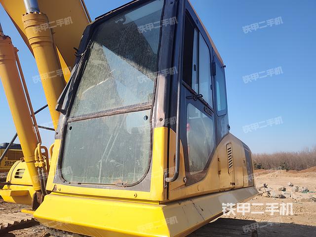 駕駛室整體(整機(jī)外觀) 駕駛室整體(整機(jī)外觀)