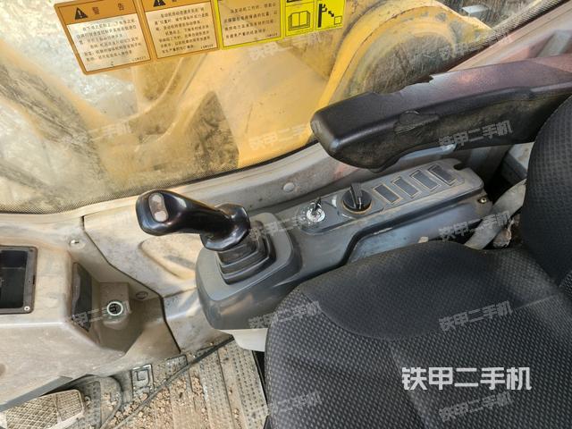 座椅右側(cè)控制臺(tái)/鑰匙門/油門/含右手柄(駕駛室部分) 座椅右側(cè)控制臺(tái)/鑰匙門/油門/含右手柄(駕駛室部分)