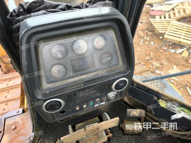 駕駛室內(nèi)部全景（推土機駕駛室）