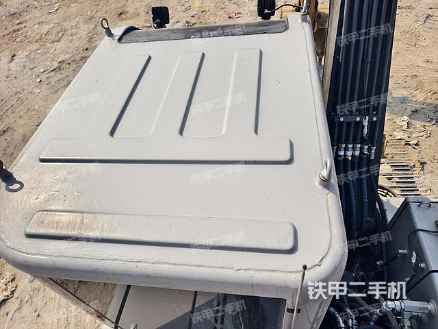 驾驶室顶部（整机外观）