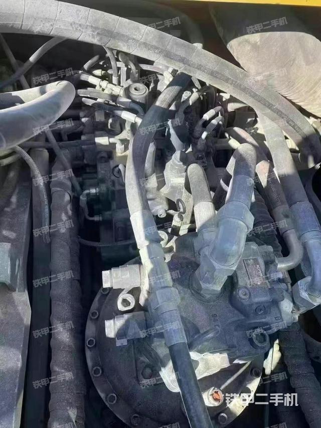 回转马达和主控阀（整机外观）