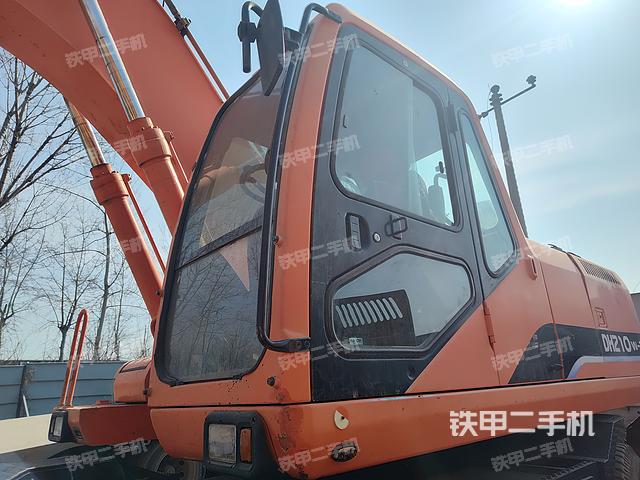 駕駛室整體（整機(jī)外觀）