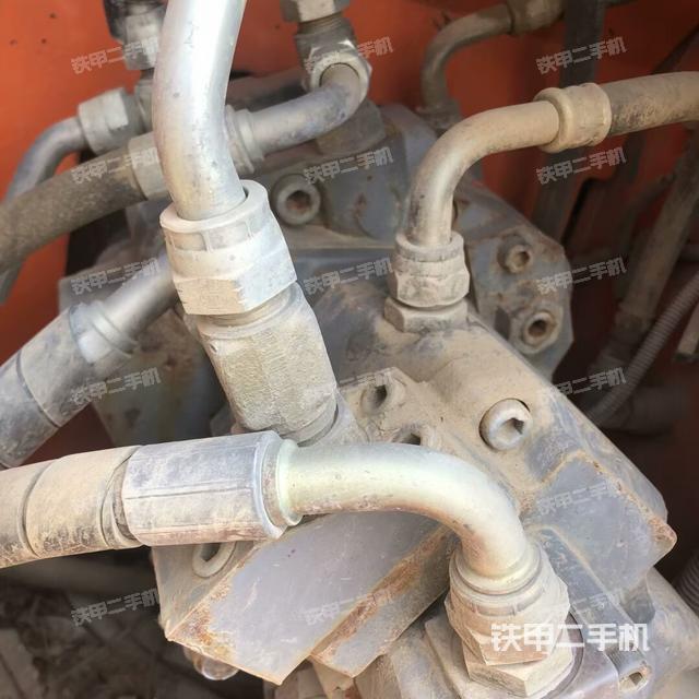 液壓泵艙室正面整體（整機(jī)外觀）