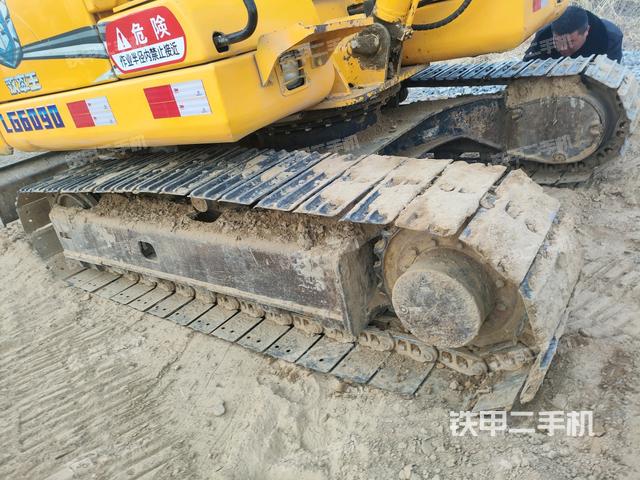 右側(cè)履帶整體?（行走機(jī)構(gòu)）