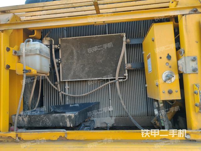 散熱器正面(大件艙室) 散熱器正面(大件艙室)