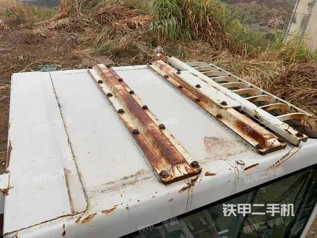 駕駛室頂部（整機外觀）