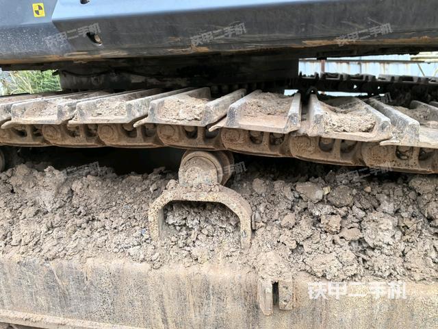 右驅(qū)動輪（行走機(jī)構(gòu)）