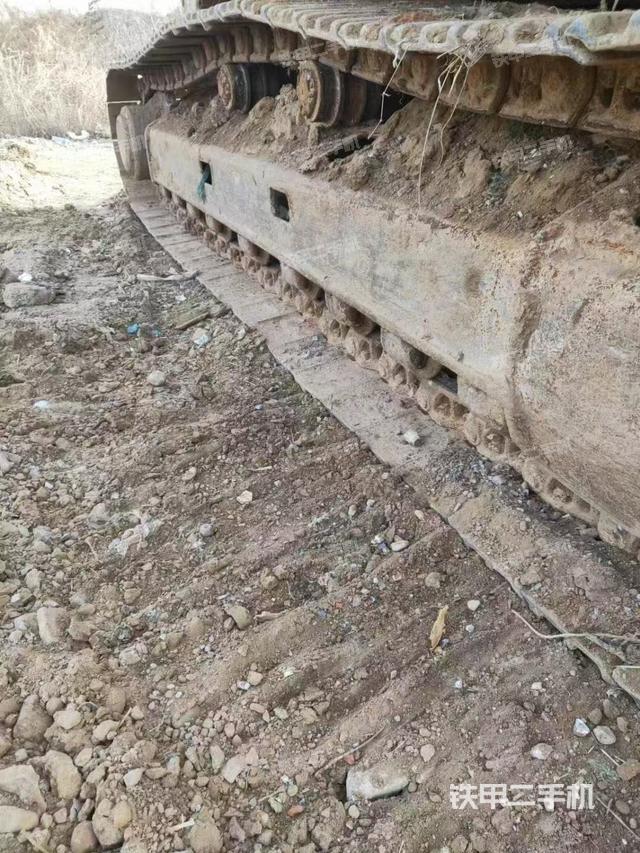 單側(cè)履帶整體（整機(jī)外觀）