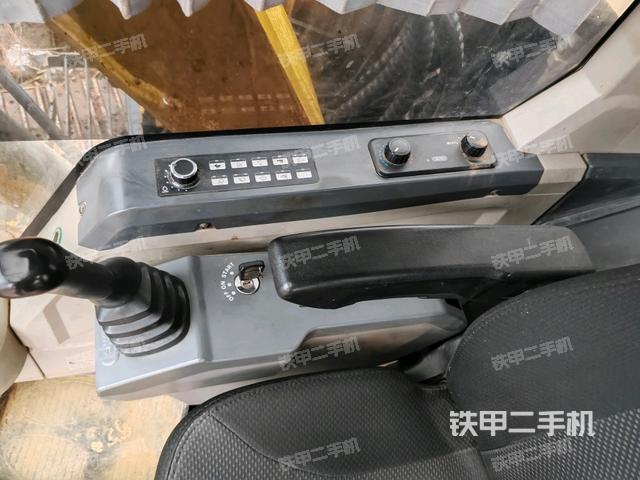 座椅右側(cè)控制臺/鑰匙門/油門/含右手柄（駕駛室部分）