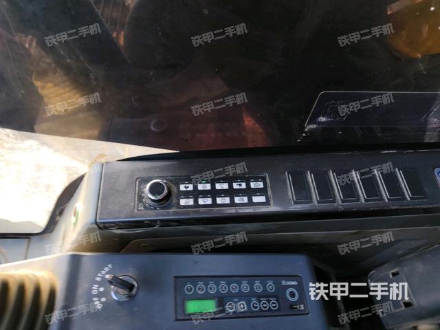 座椅右側(cè)控制臺/鑰匙門/油門/含右手柄(駕駛室部分) 座椅右側(cè)控制臺/鑰匙門/油門/含右手柄(駕駛室部分)