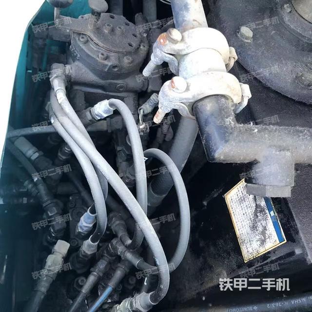 液压泵舱室正面整体（整机外观）