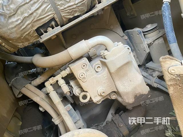 液壓泵艙室正面整體（整機(jī)外觀）