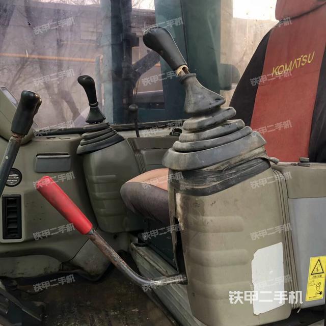 駕駛室整體(整機外觀) 駕駛室整體(整機外觀)