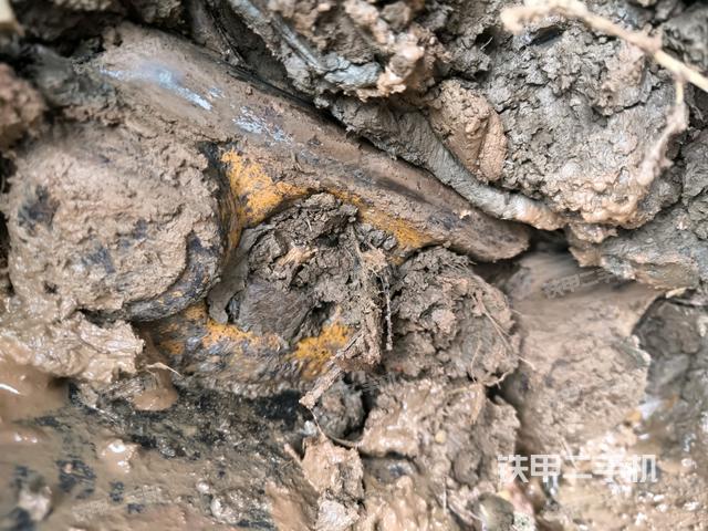 左驅(qū)動(dòng)輪（行走機(jī)構(gòu)）