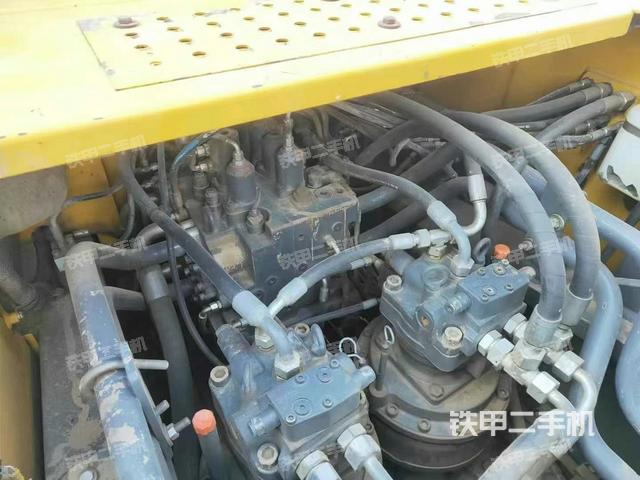 回轉(zhuǎn)馬達(dá)和主控閥(整機(jī)外觀) 回轉(zhuǎn)馬達(dá)和主控閥(整機(jī)外觀)